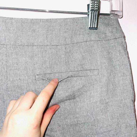 LOFT Light Gray Mid-rise Ruffle Hem Fabric Shorts 2 Women’s - Picture 8 of 11